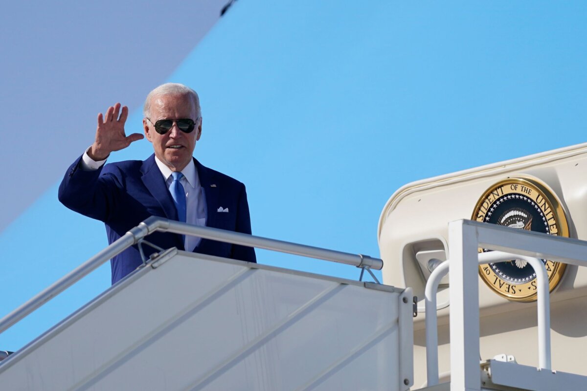 US-Präsident Joe Biden bei seiner Abreise aus Saudi-Arabien.