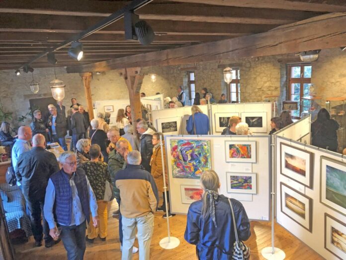 Die Eröffnung der Ausstellung „Kunst in der Mühle - Skulpturen, Pixel und Pigmente“ am vergangenen Sonntag war ein voller Erfolg. (Foto: GM/Lena Brunn)