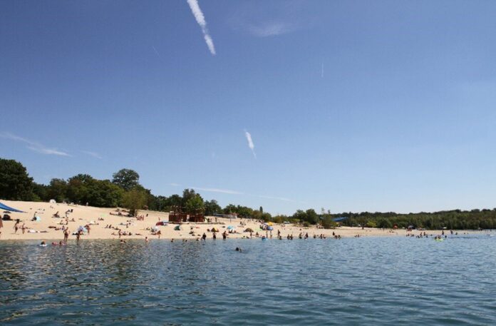 Die Wasserqualität des Langener Waldsees wurde bei der jüngsten Untersuchung mit „ausgezeichnet“ bewertet. Foto: Dexheimer/Stadt Langen