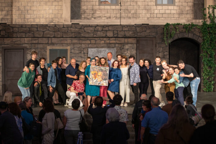 Show zu zehn Jahren "Open Stage" zeigt bunte Vielfalt des Teams Bildcredits: Brüder Grimm Festspiele, Hendrik Nix.