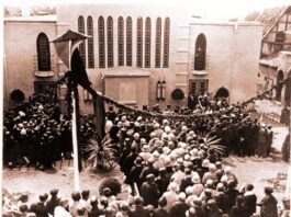 Ein Bild aus dem Jahr 1929: Die Einweihung der neuen Synagoge in Dieburg unter starker Beteiligung der Dieburger Bevölkerung. Bild: Museum Schloss Fechenbach